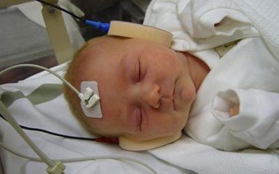 Cuando un bebé nace con pérdida auditiva, las familias necesitan información clara y actualizada
